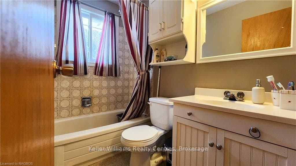 1 CARDINAL Crescent photo 20