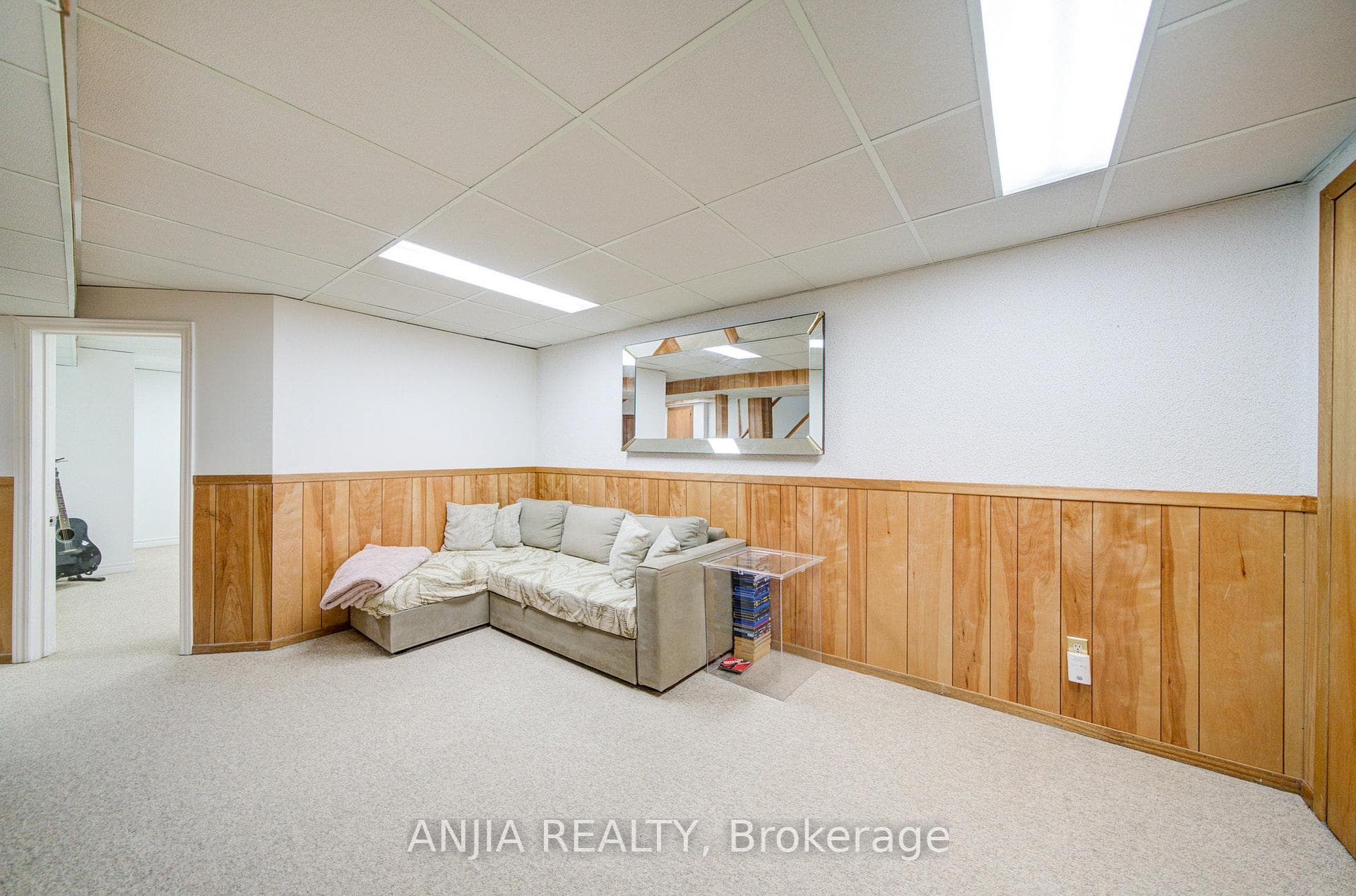 83 McClintock Crescent photo 34