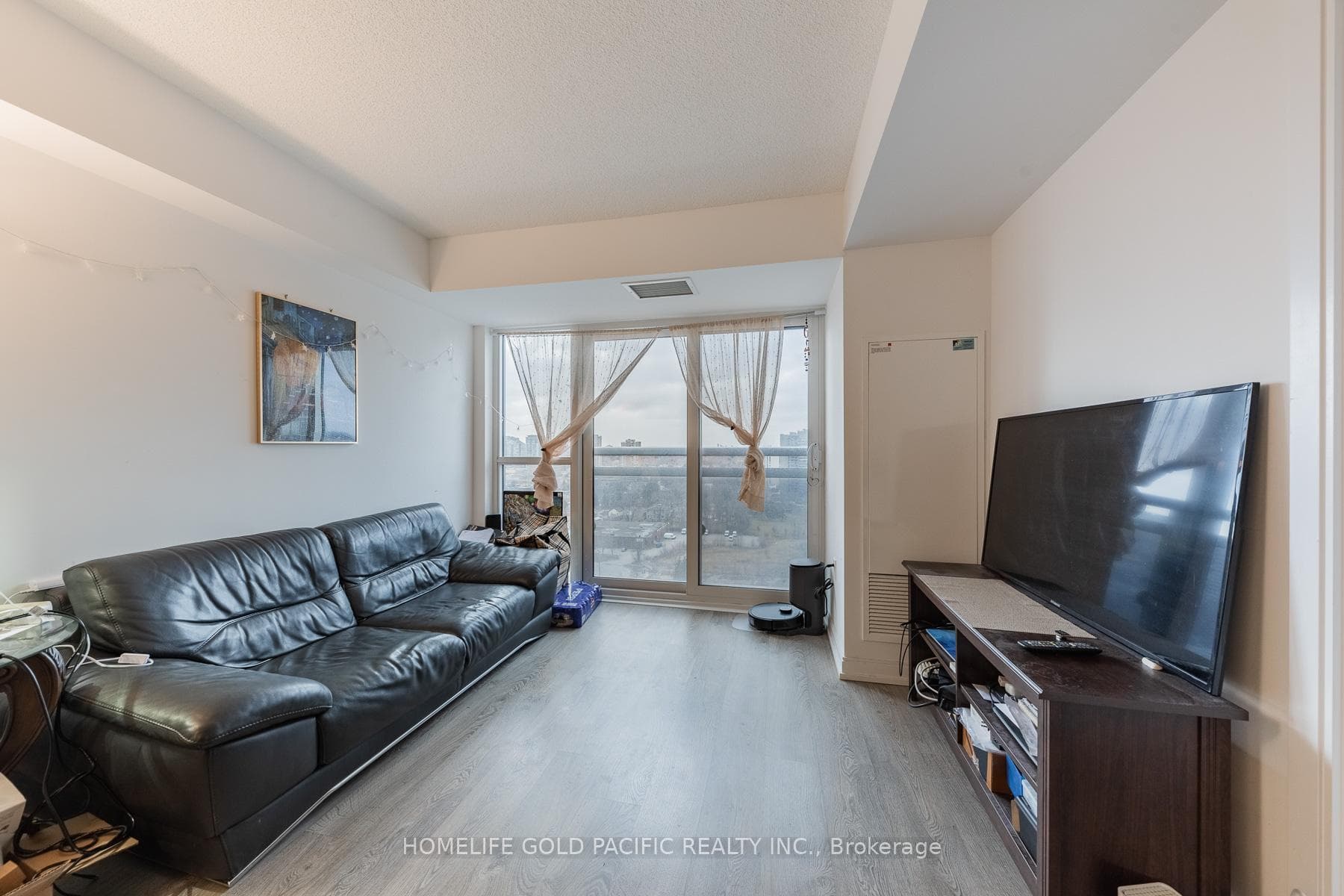 275 VILLAGE GREEN Square Unit 1618 photo 8