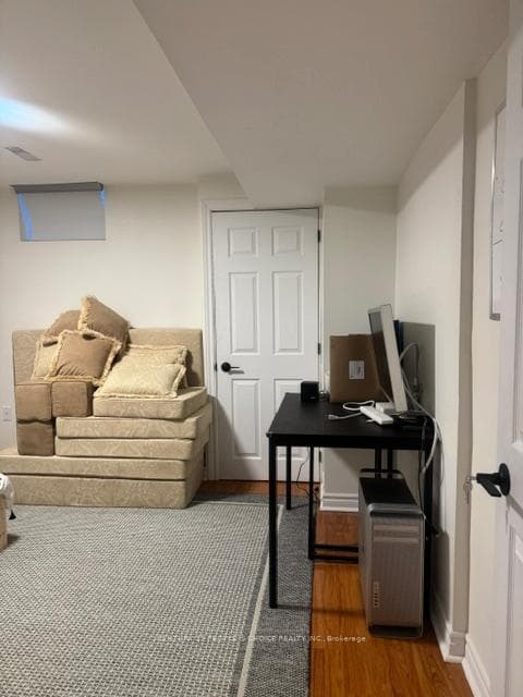 33 Mansbridge Crescent photo 27