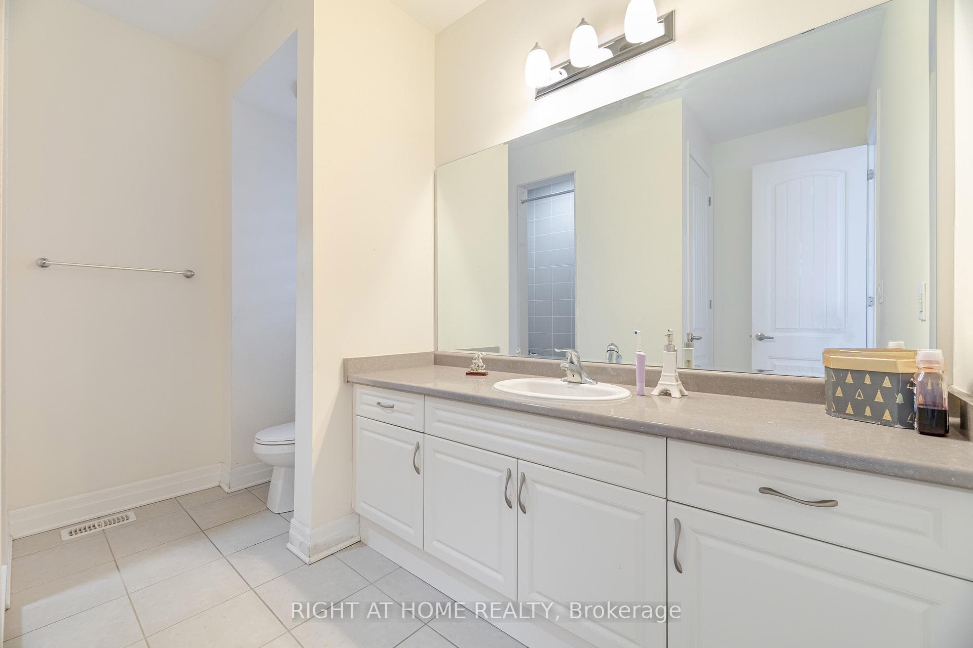 1311 (UPPER) Whitney Terrace photo 31