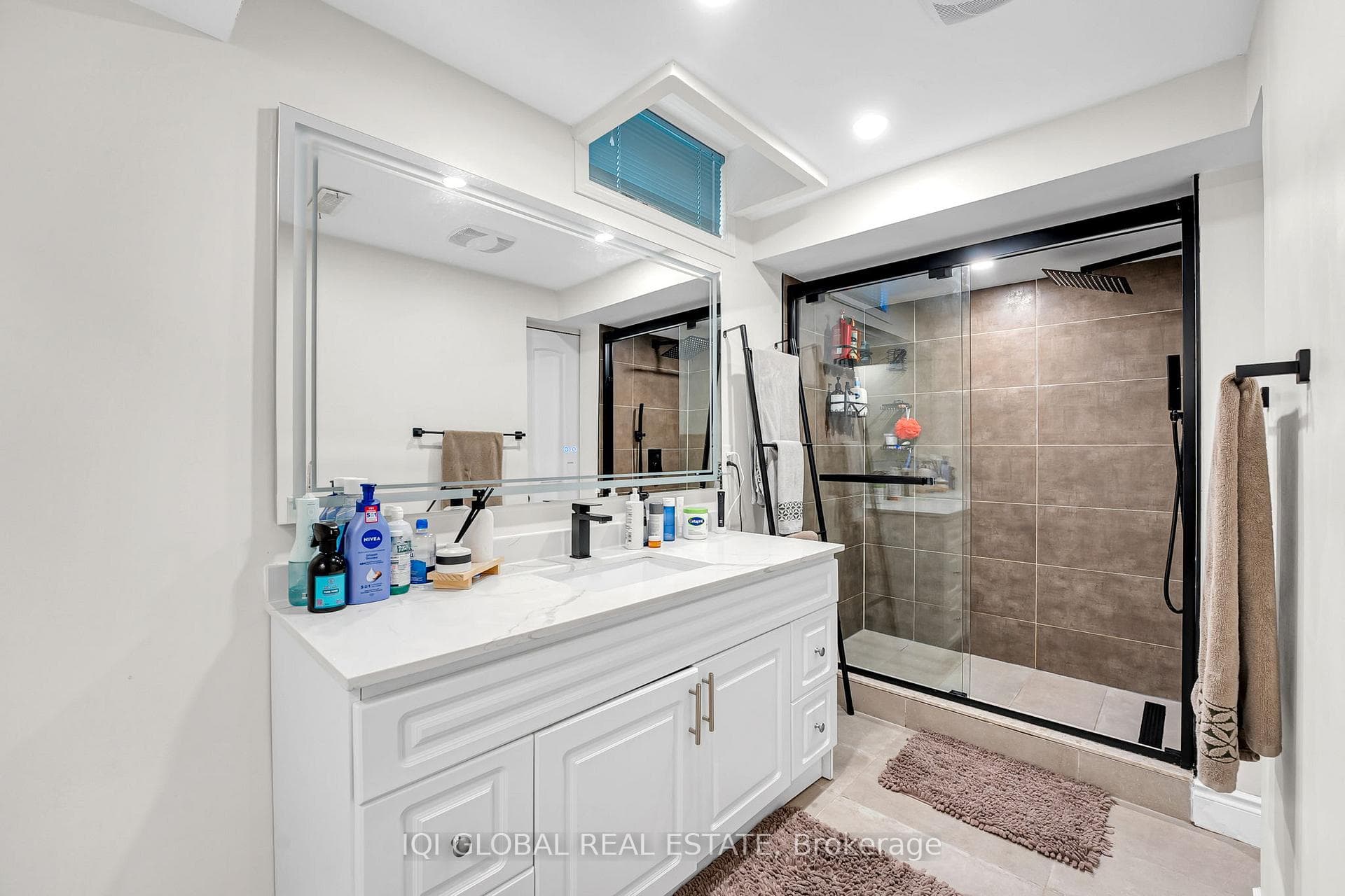 BASEMENT 4 PC BATH STANDIND SHOWER