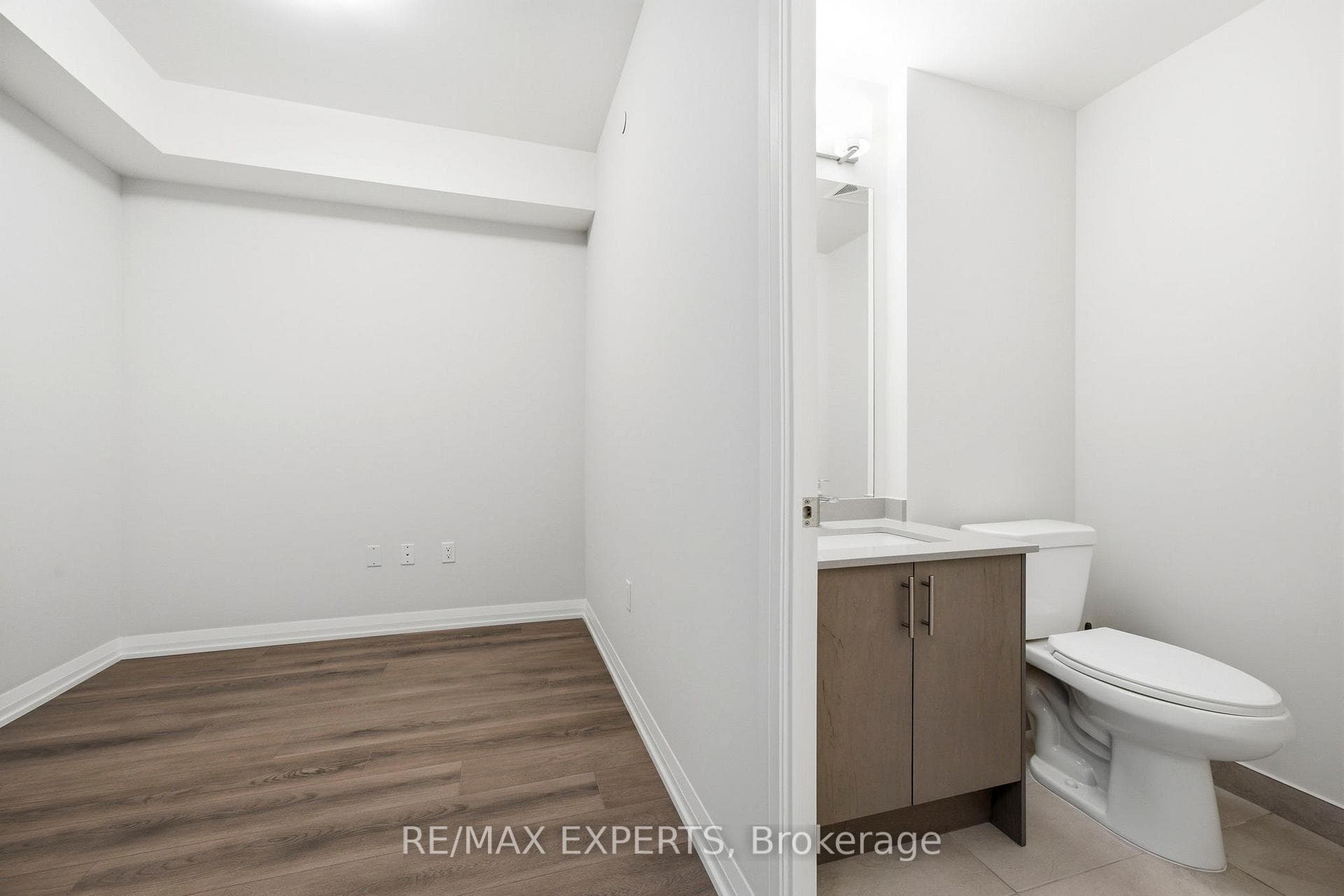 9000 Jane Street Unit 1220 photo 9