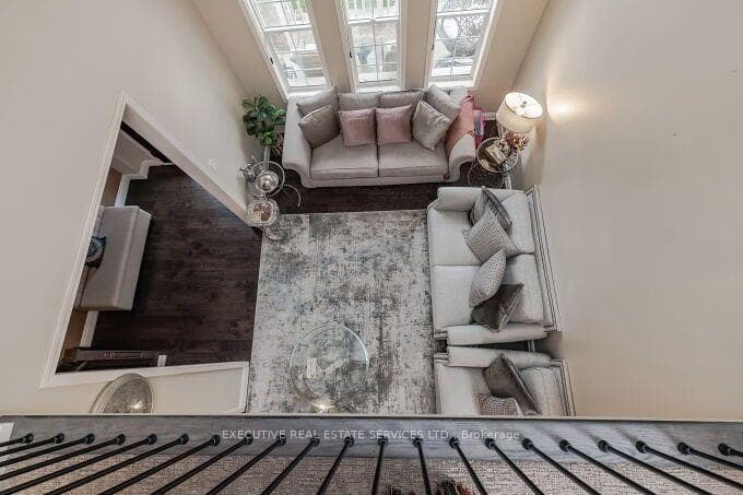 1129 Meighen Way photo 12
