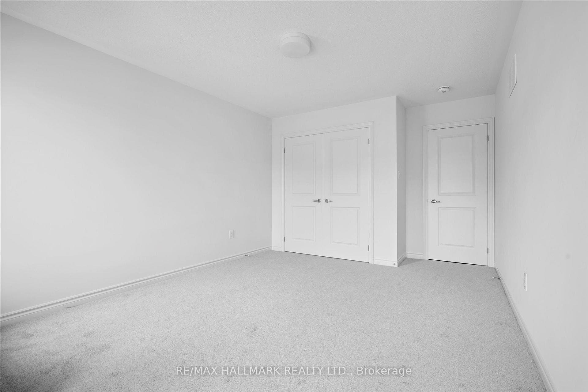 460 Trevor Street photo 32