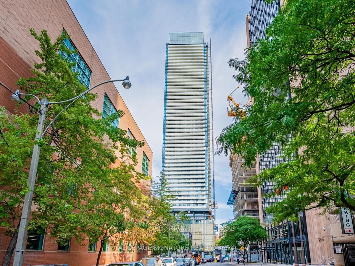 501 Yonge Street Unit 1304 photo 1