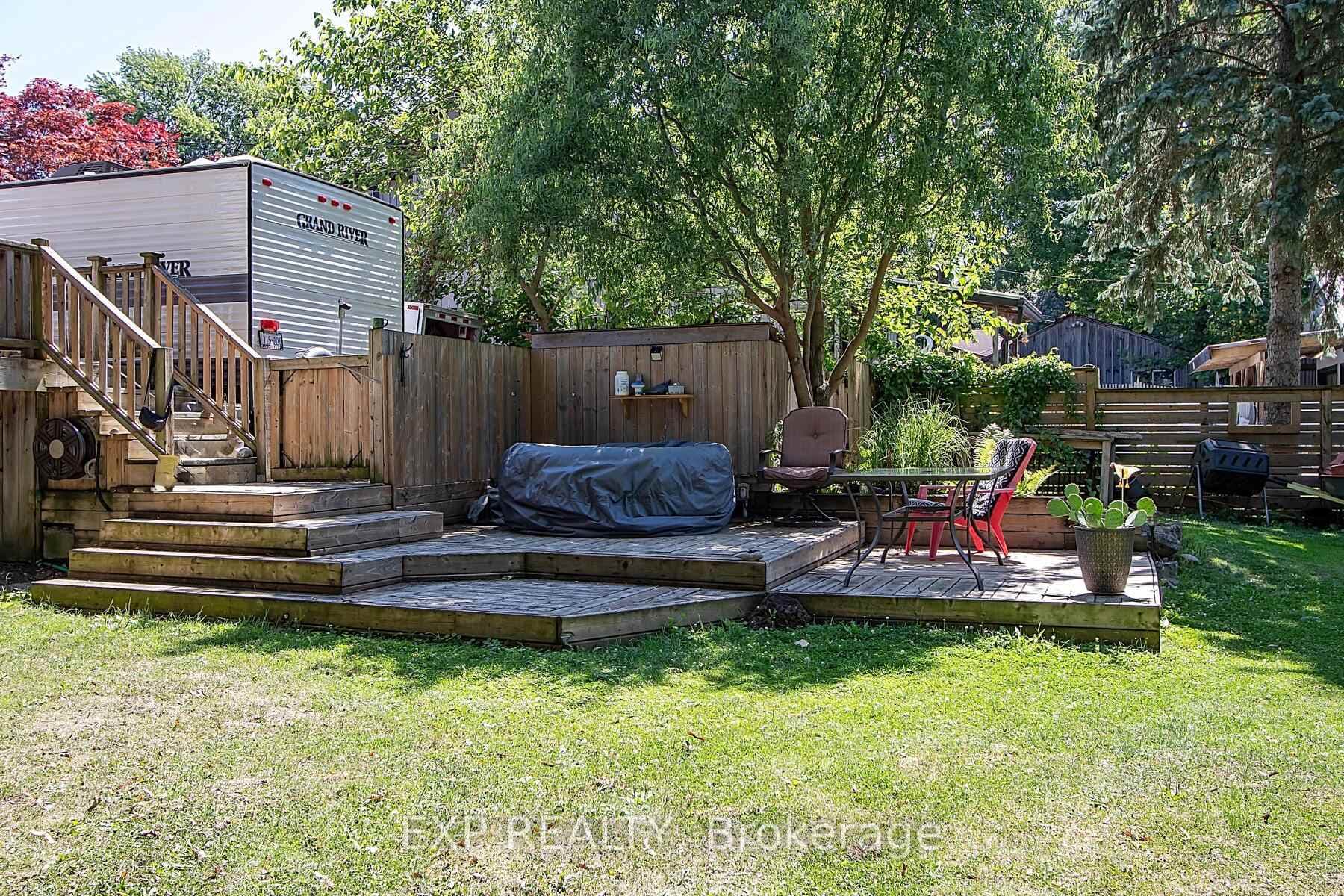 268 Hall Street photo 38