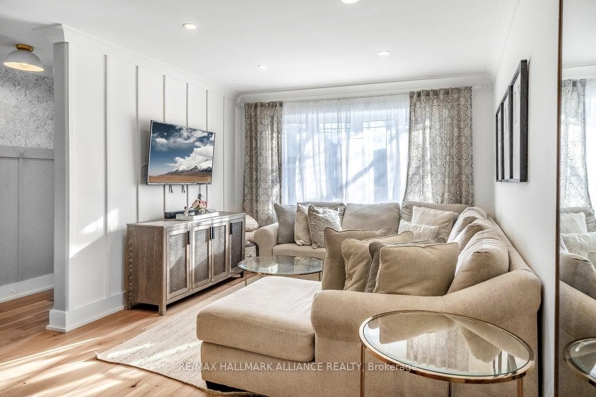1061 Pinegrove Road photo 4
