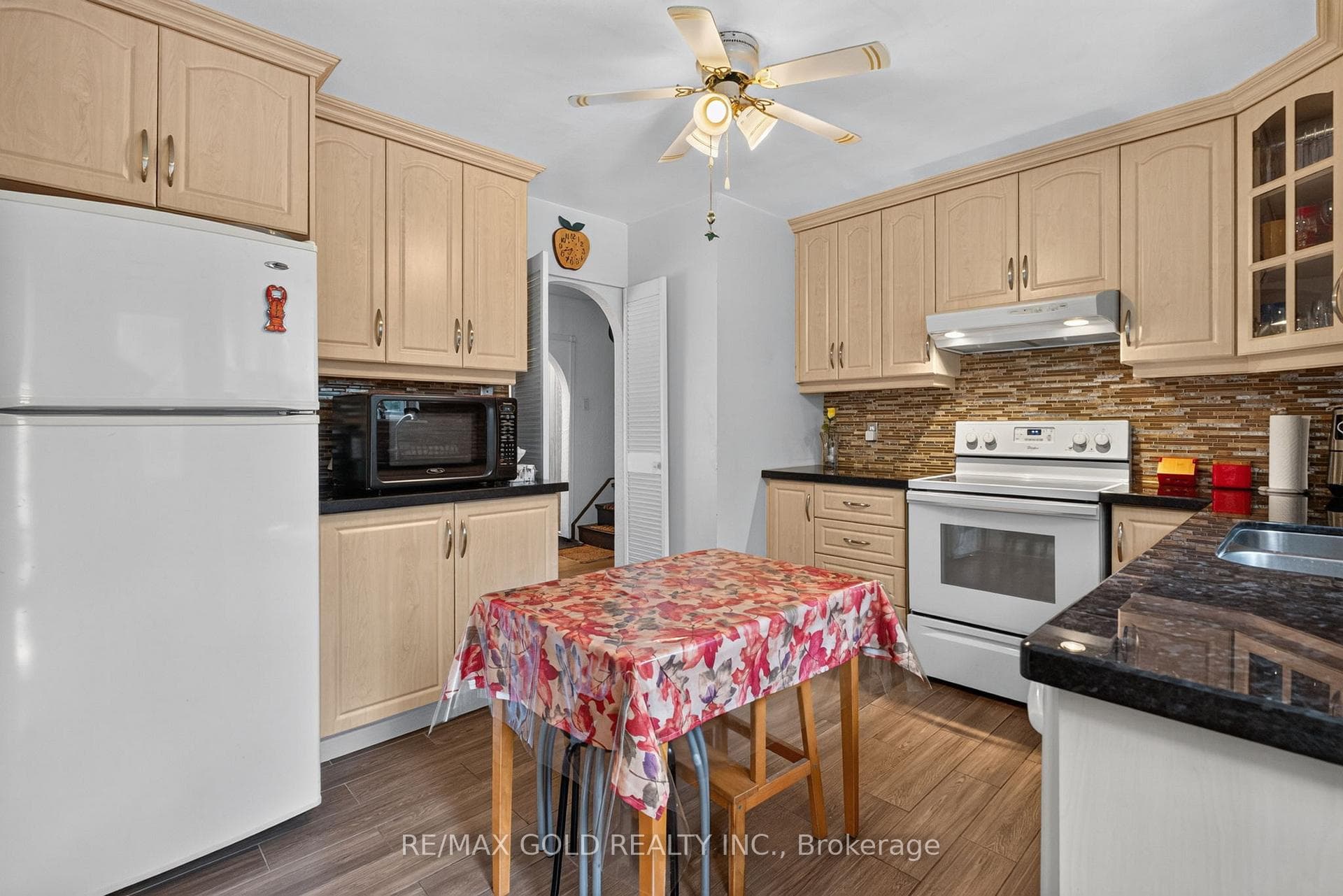129 Folkstone Crescent photo 16