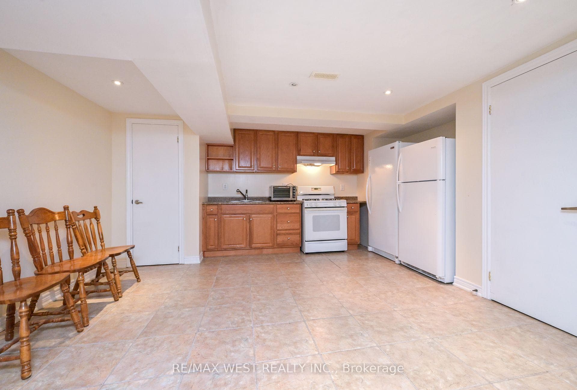 12370 Creditview Road photo 26