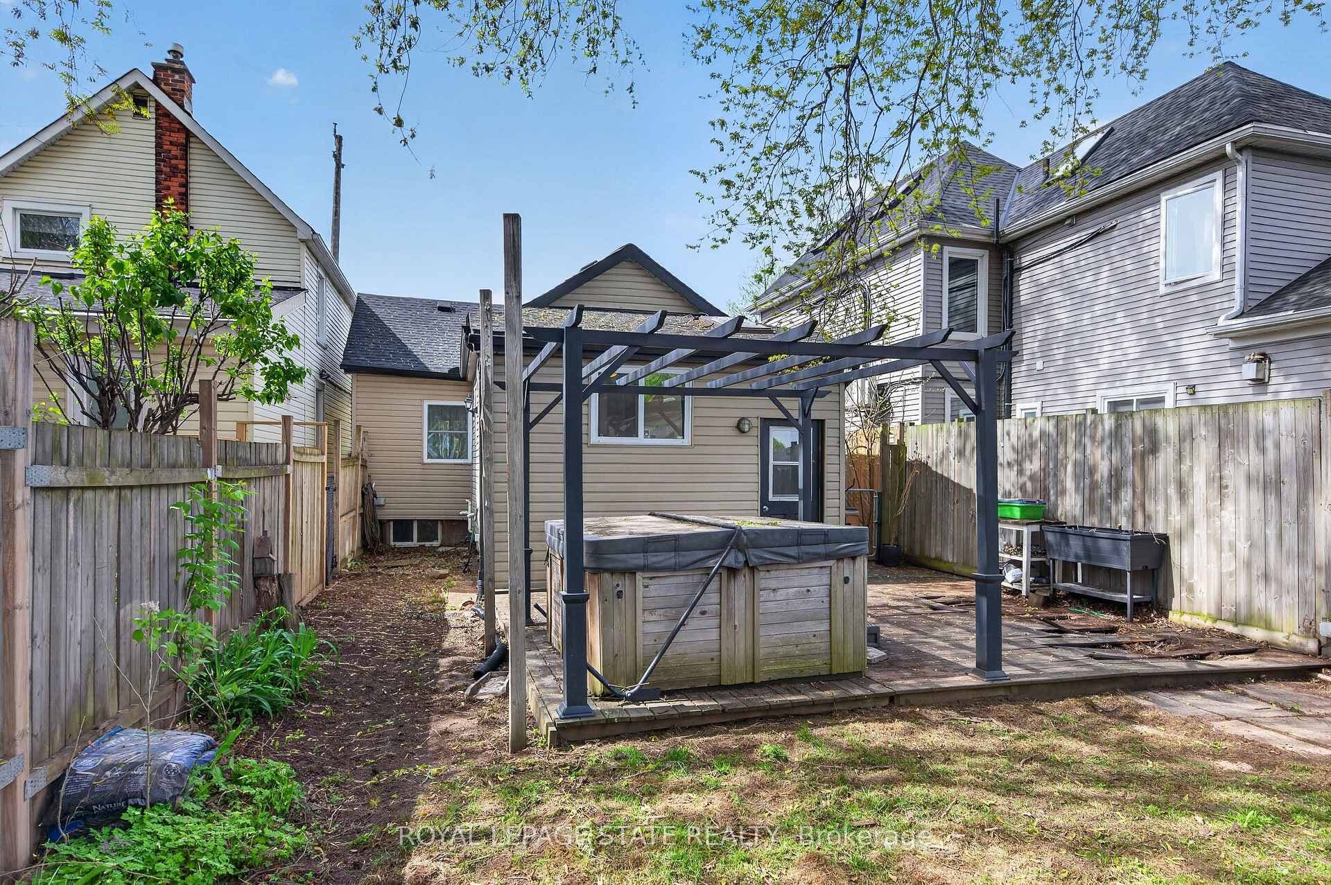 147 Strachan Street photo 28