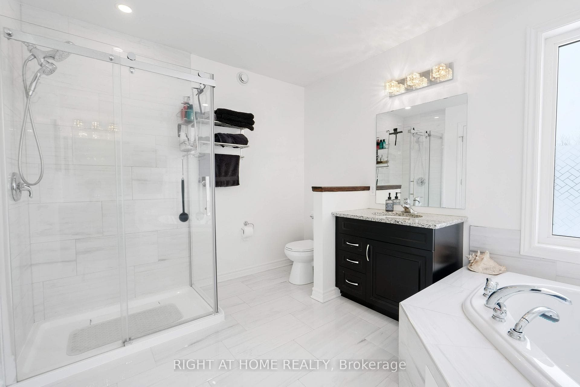 5 Pcs Primary Ensuite with soaker tub