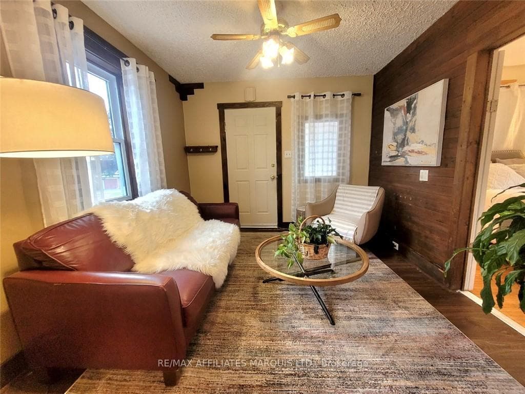 4 DUNBAR Avenue photo 8