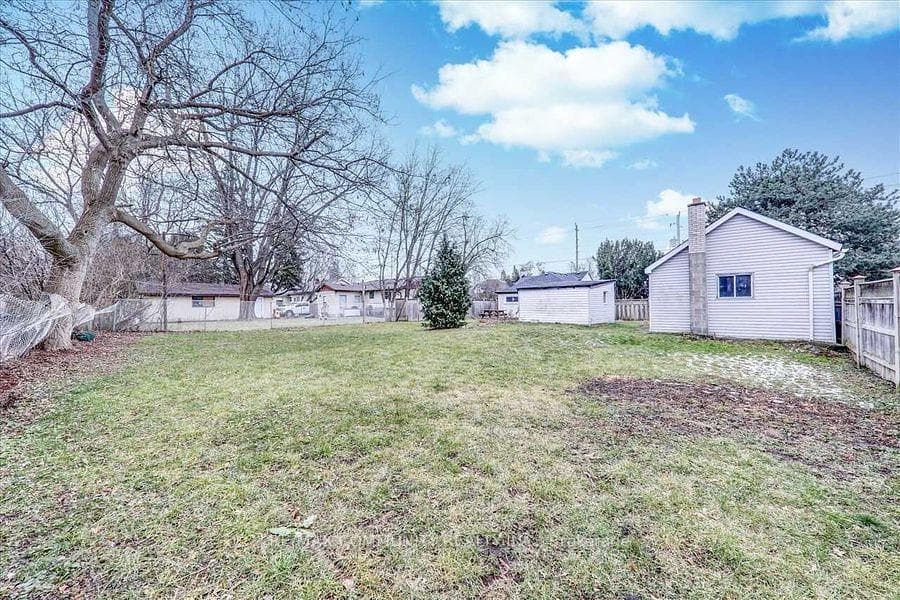 808 Dundas Street photo 21