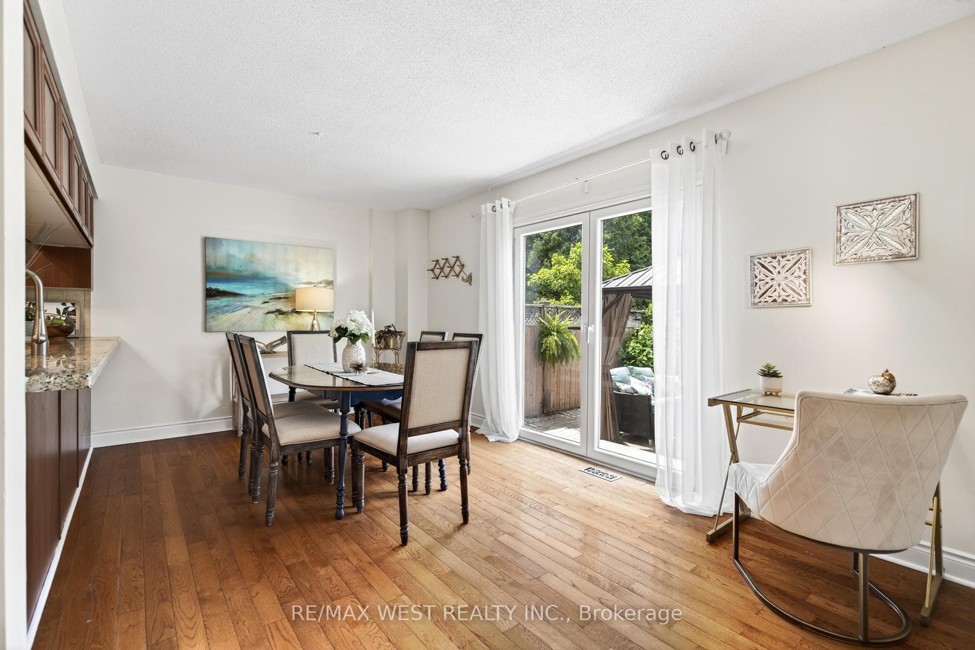 823 Hyde Road photo 3