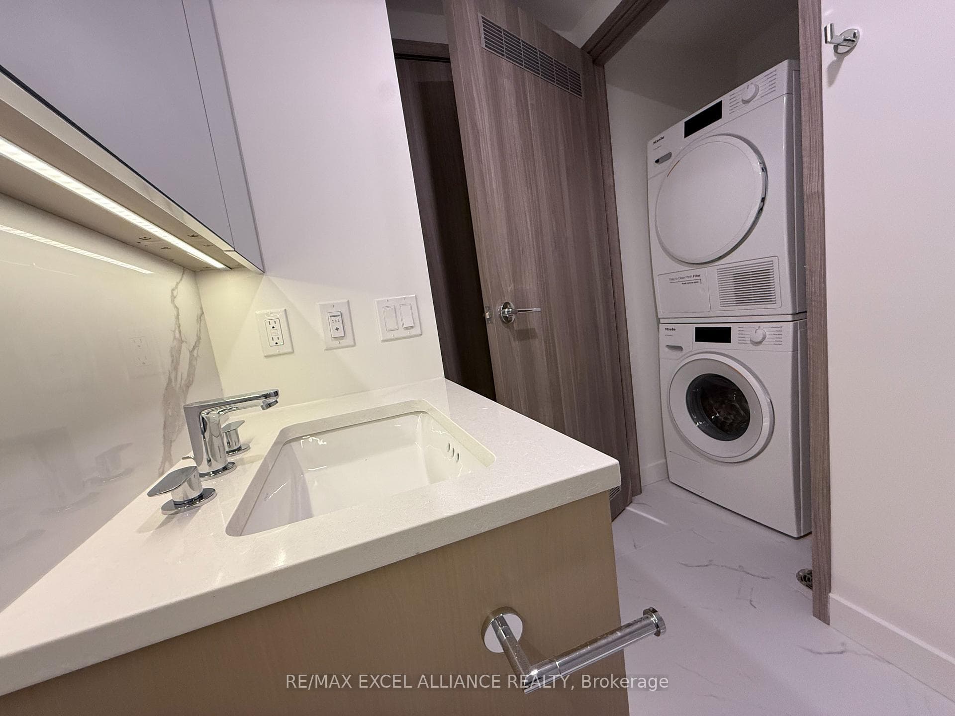 3 Concord Cityplace Way Unit 1907 photo 7