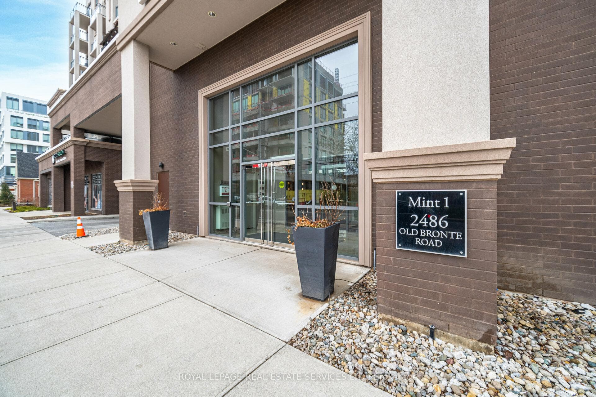 2486 Old Bronte Road Unit 328 photo 4