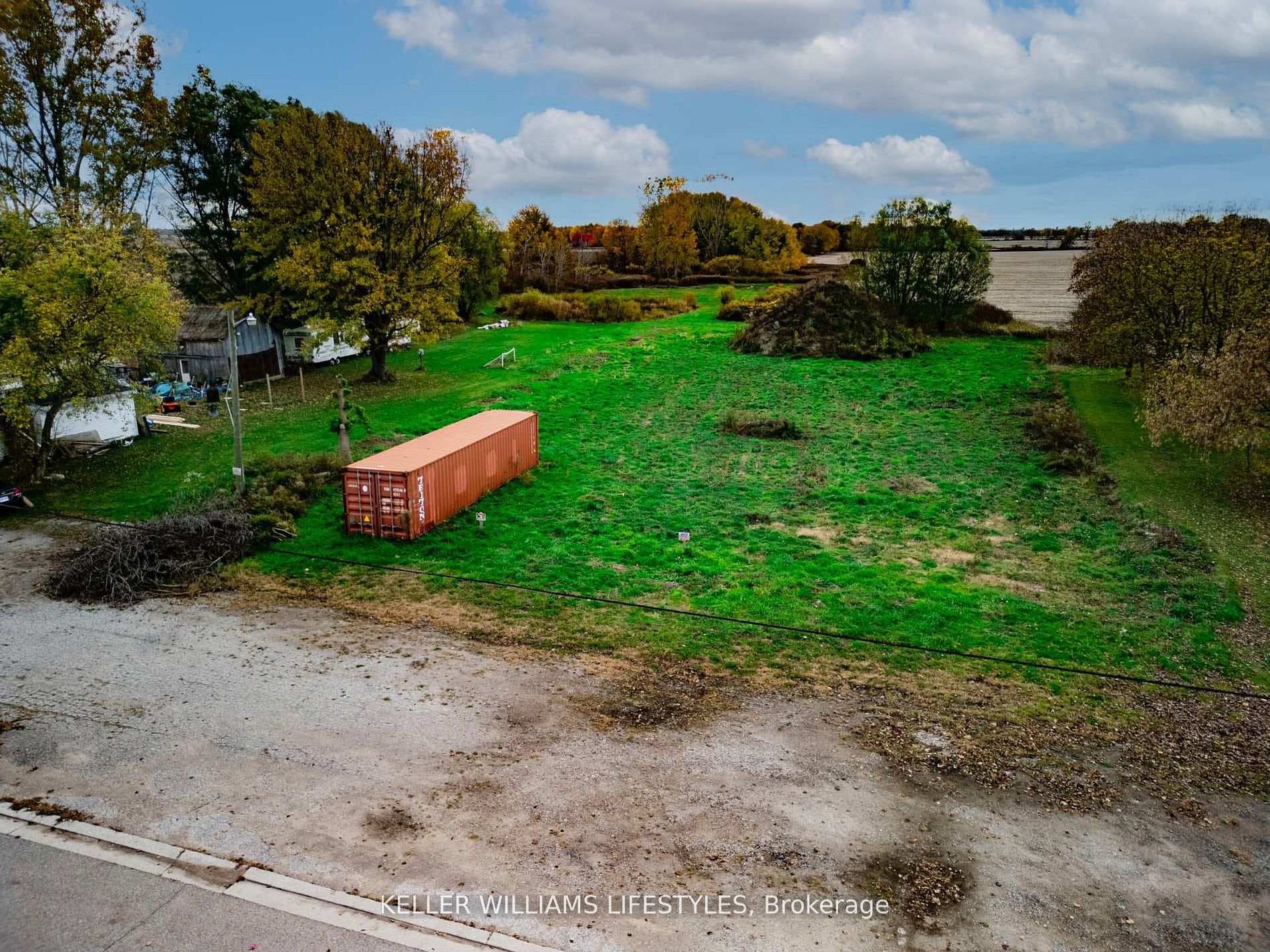 22681 Thames Road photo 6