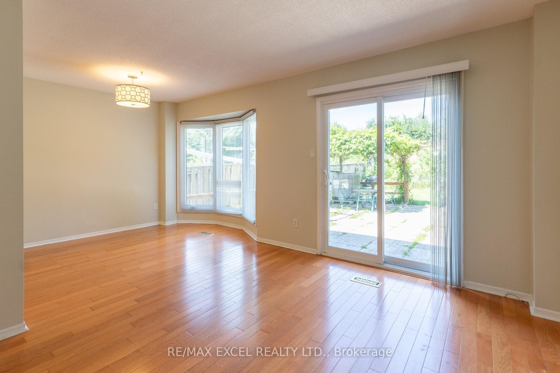 146 Markville Road photo 11