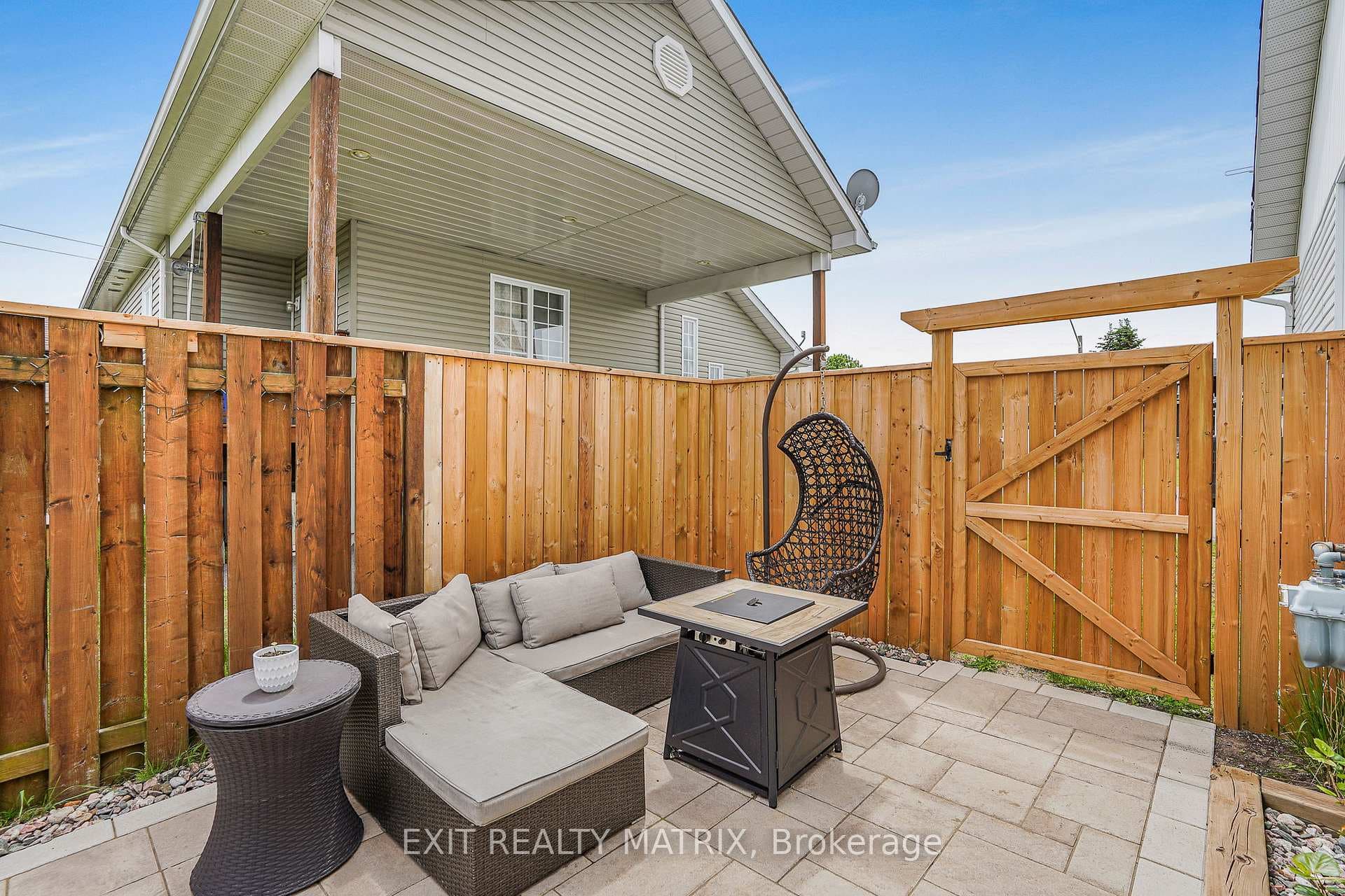 90 Richard Street photo 26