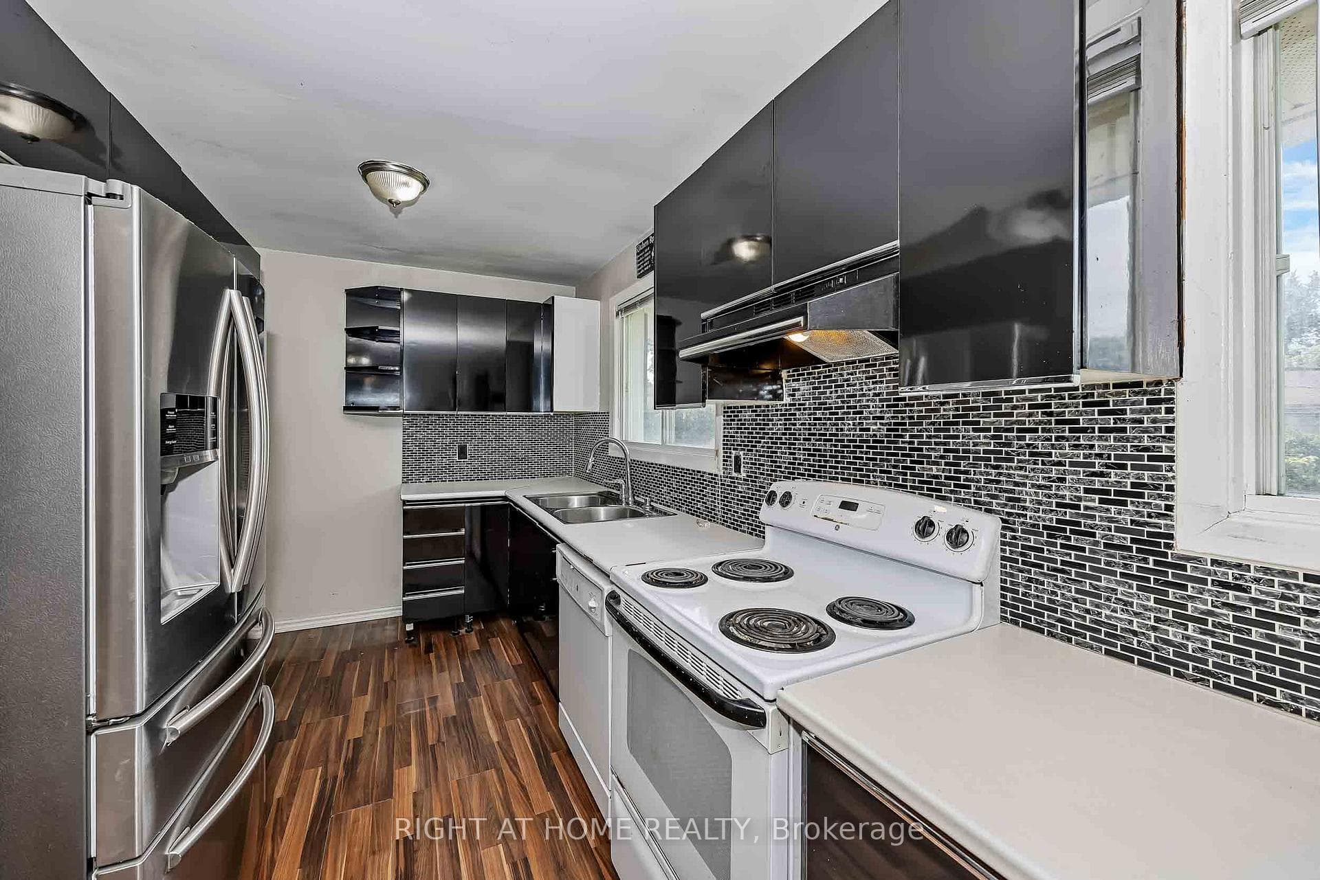 24 Largo Crescent photo 15