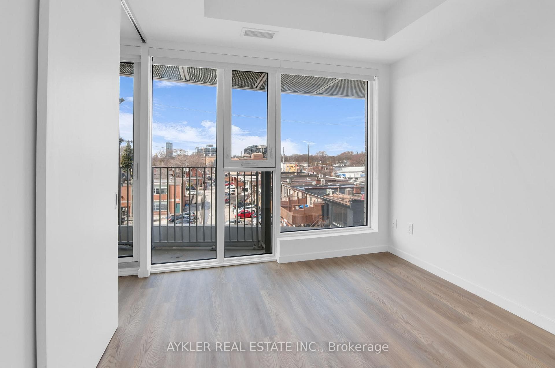 689 The Queensway N/A Unit 410 photo 16