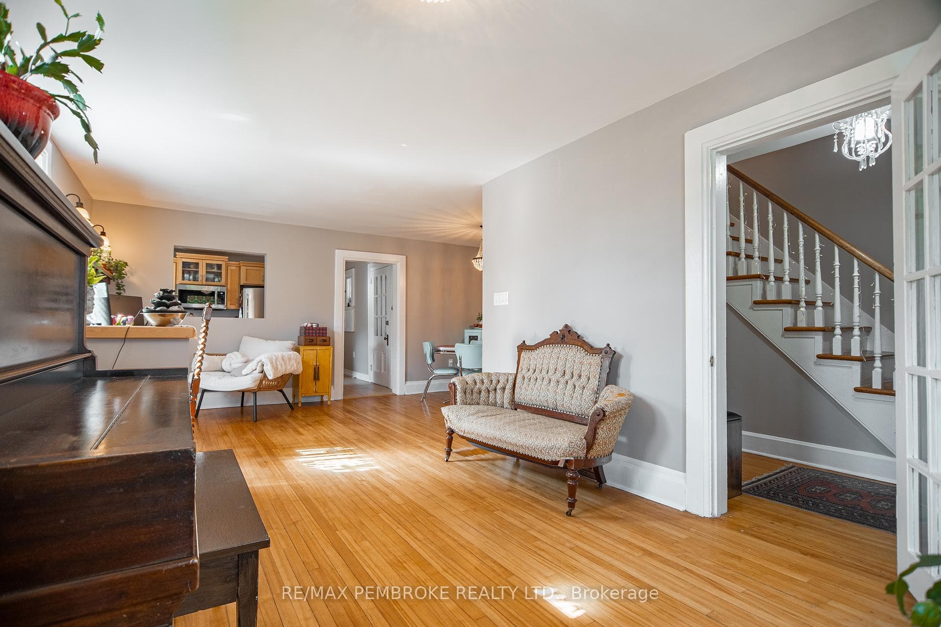 259 Isabella Street photo 16