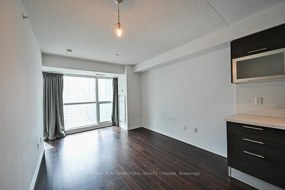 386 Yonge Street Unit 1021 photo 18
