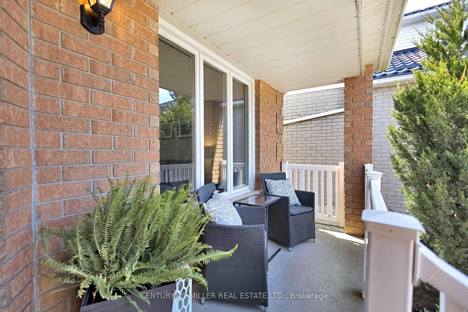 51 Cartier Crescent photo 4