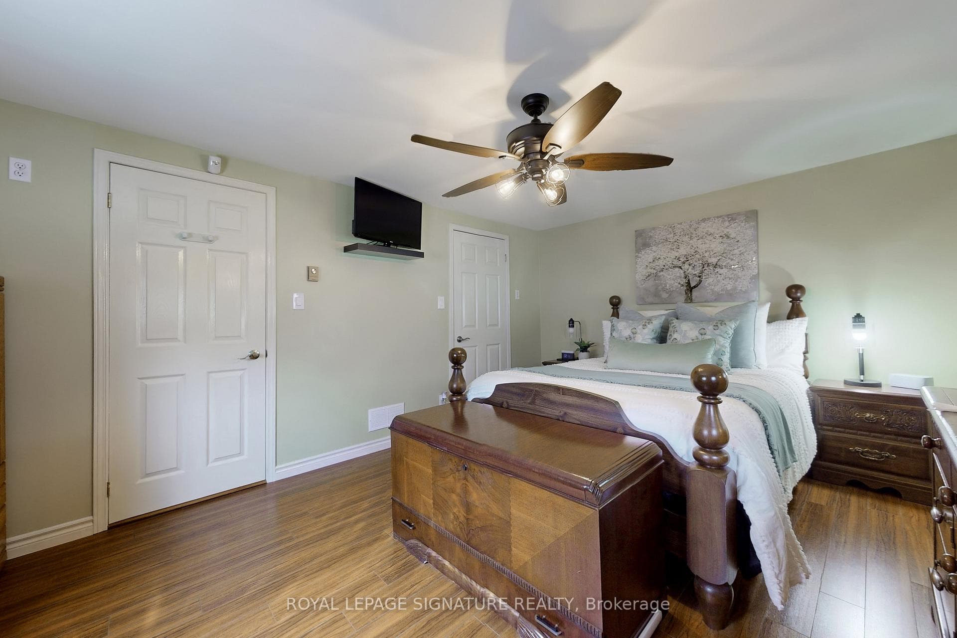 Primary Bedroom has Walk-in Closet