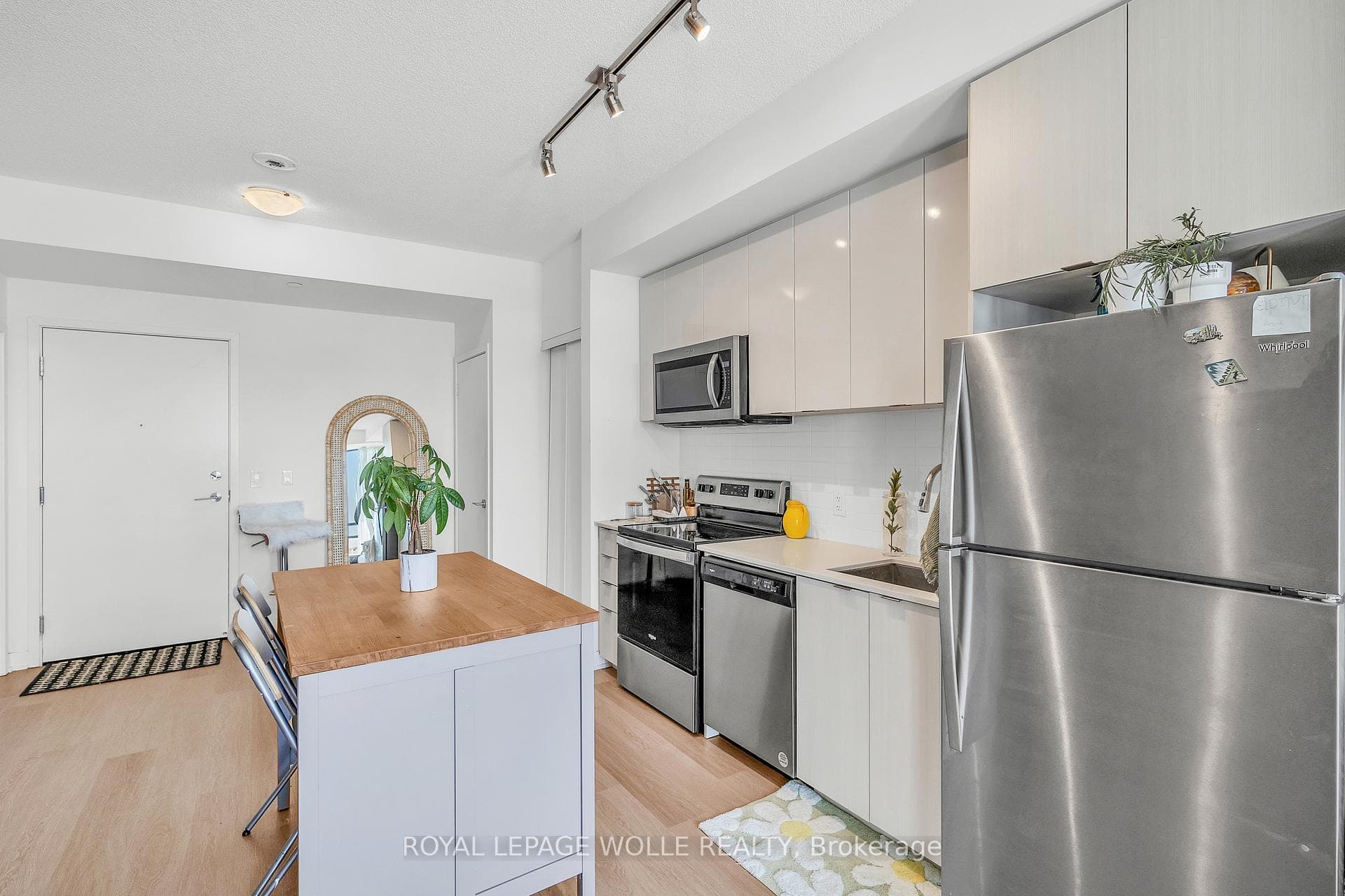 859 The Queensway N/A Unit 412 photo 14