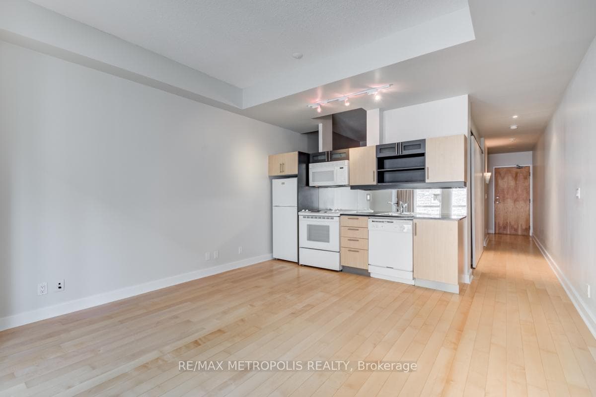 350 Wellington Street Unit 214 photo 5