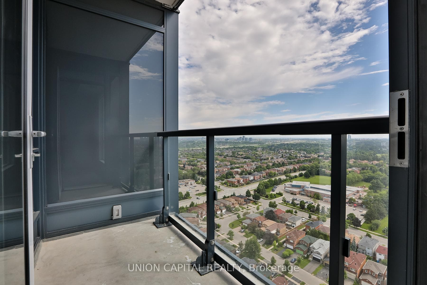 7950 Bathurst Street Unit 2407 photo 18