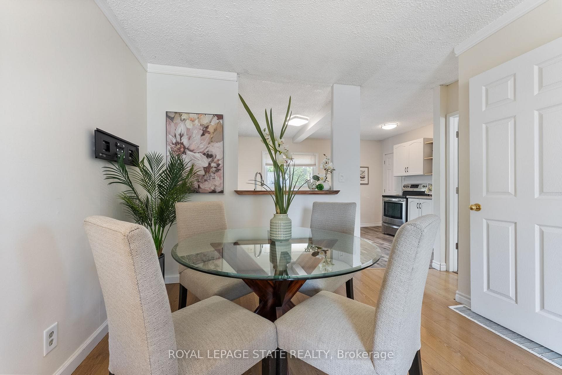 544 Mary Street photo 5