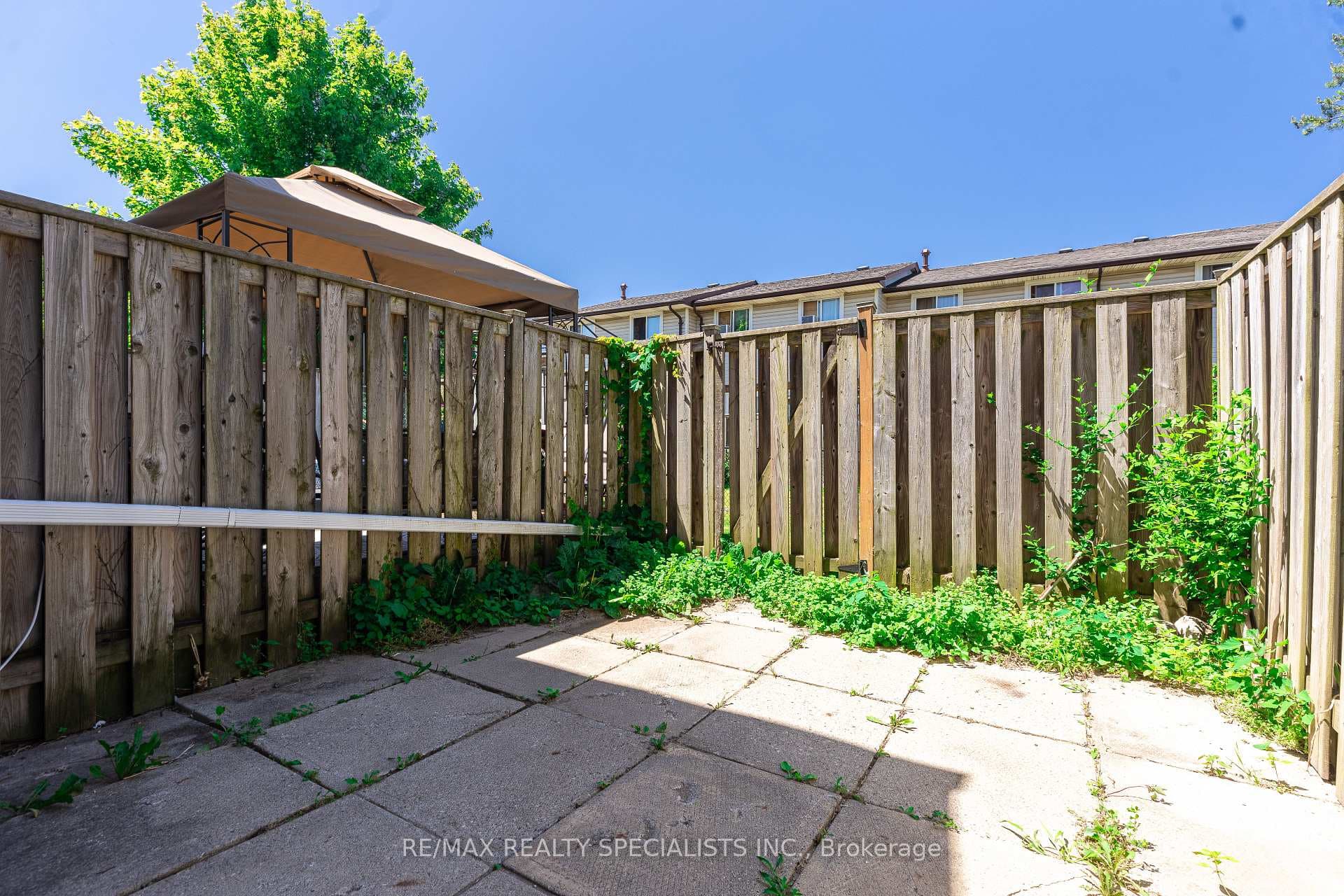 23 WELLESLEY Crescent photo 17