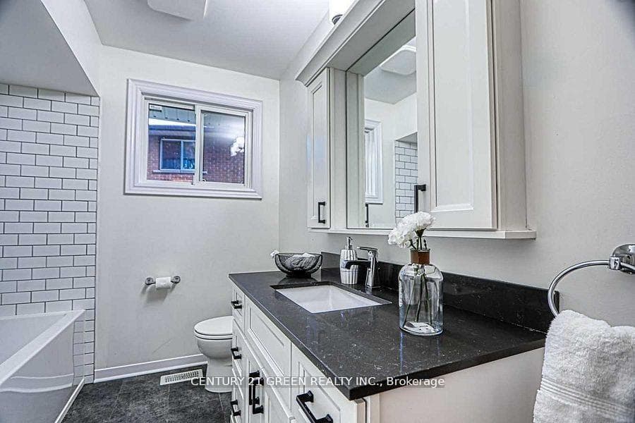 164 Gardiner Drive photo 20
