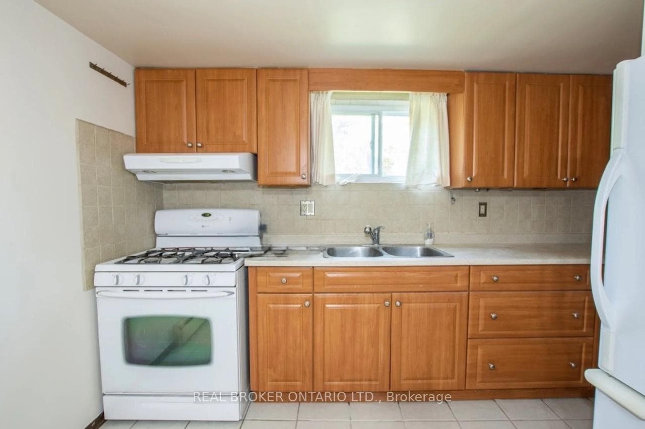260 Bruce Street photo 12