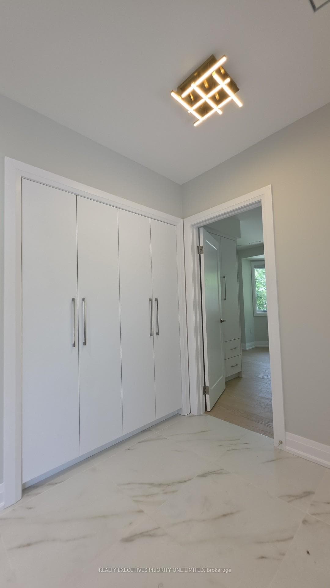 10 Lascelles Boulevard Unit Main photo 13