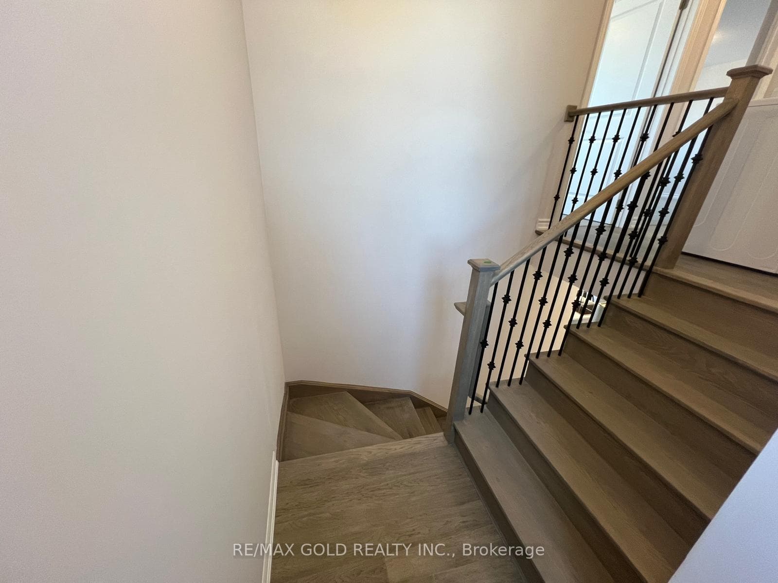 366 Gordon Avenue photo 3