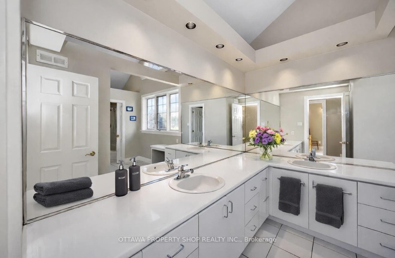 3057 Greenland Road photo 14