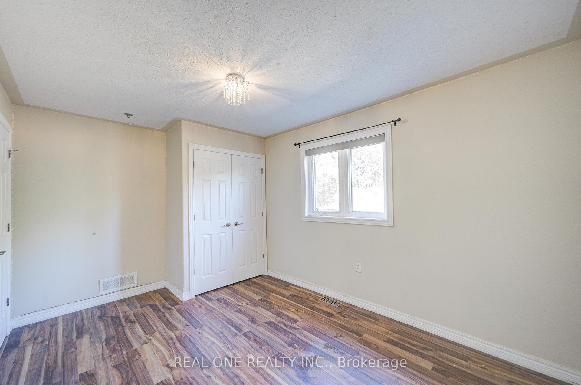 105 Milroy Drive photo 21