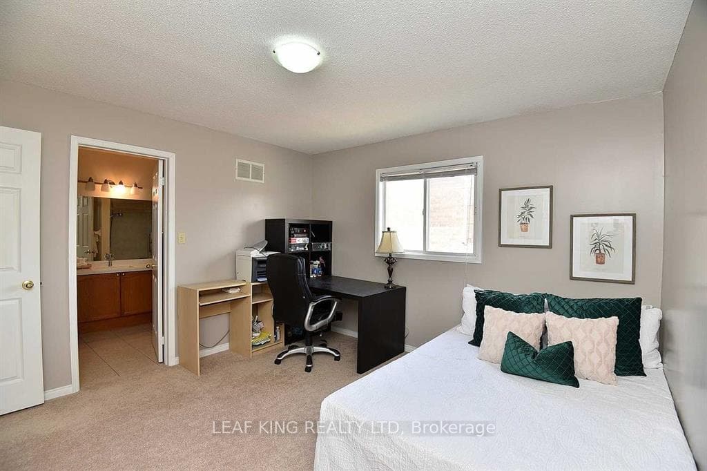 102 Huntingwood Avenue photo 13