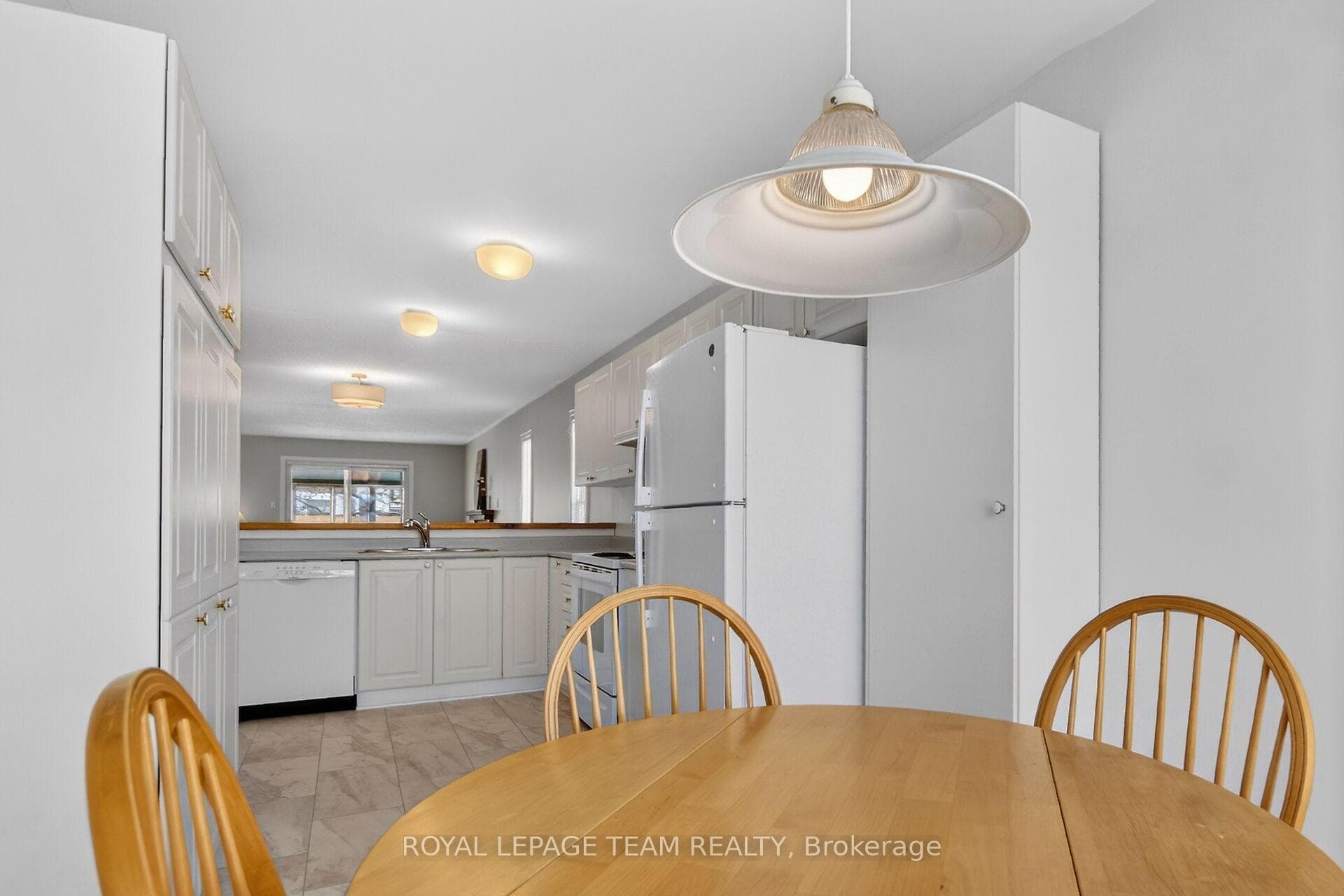 84 Newborough Crescent photo 6