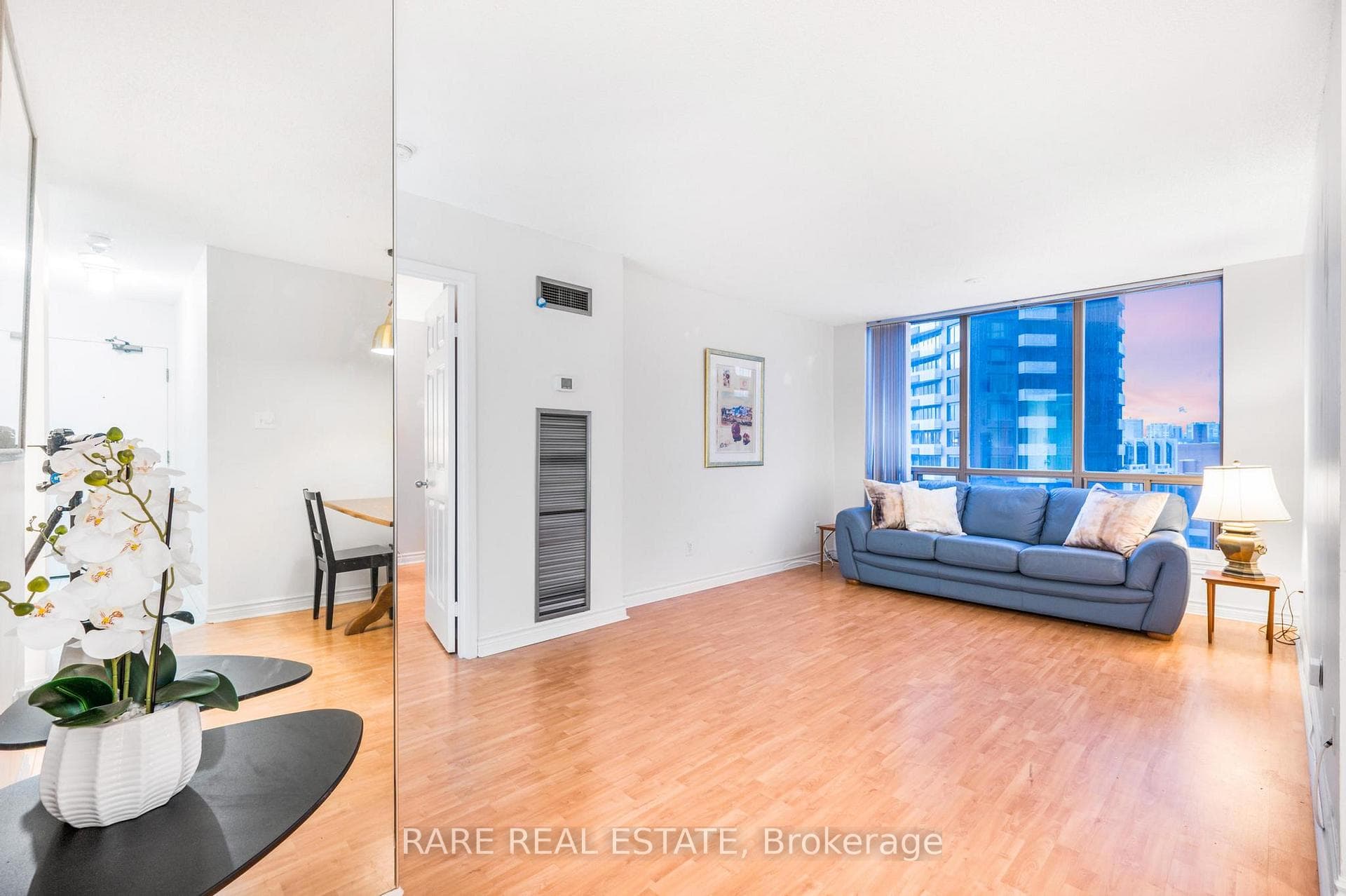 40 Scollard Street Unit 1003 photo 11