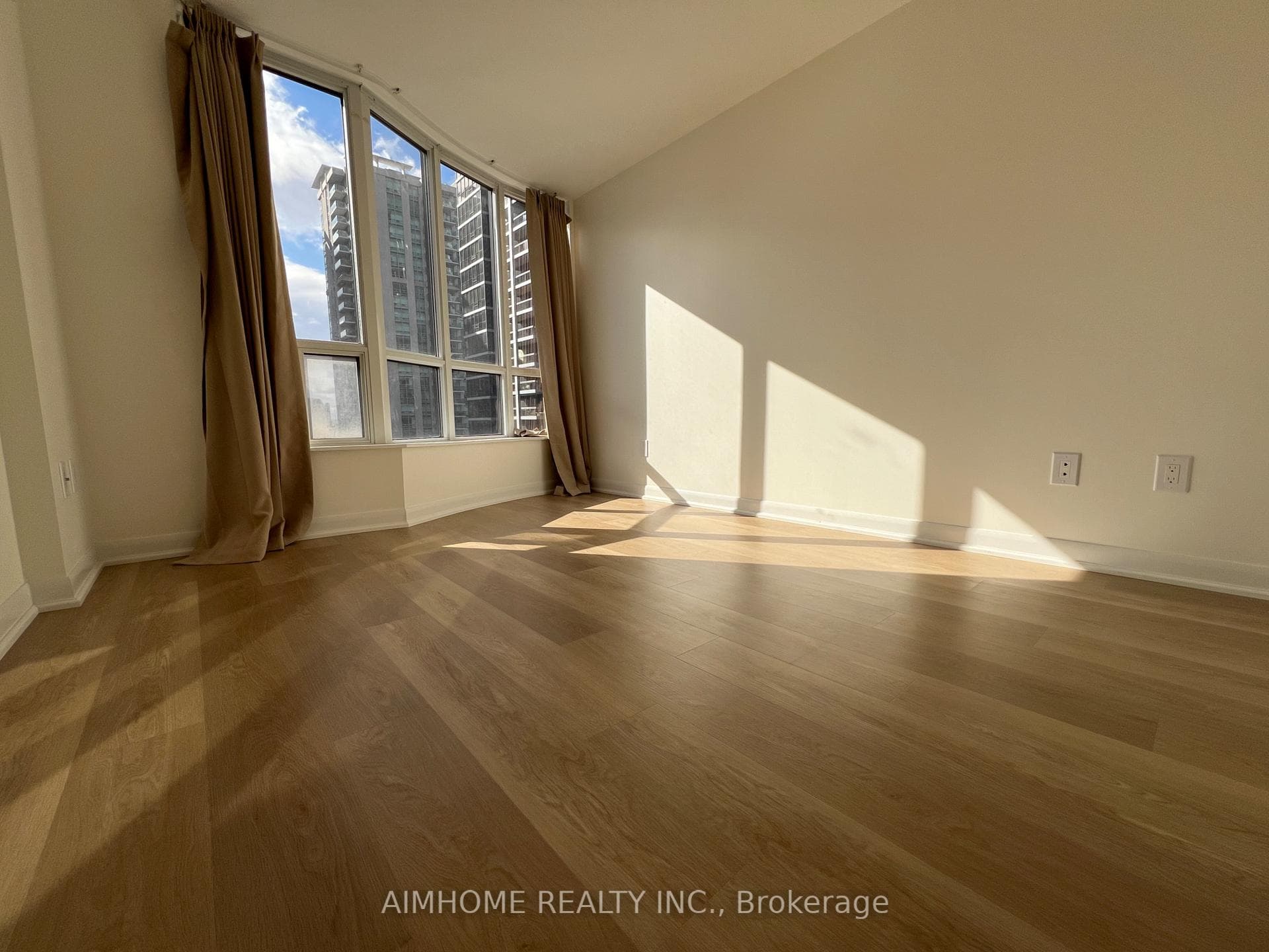 33 Sheppard Avenue Unit 702 photo 12