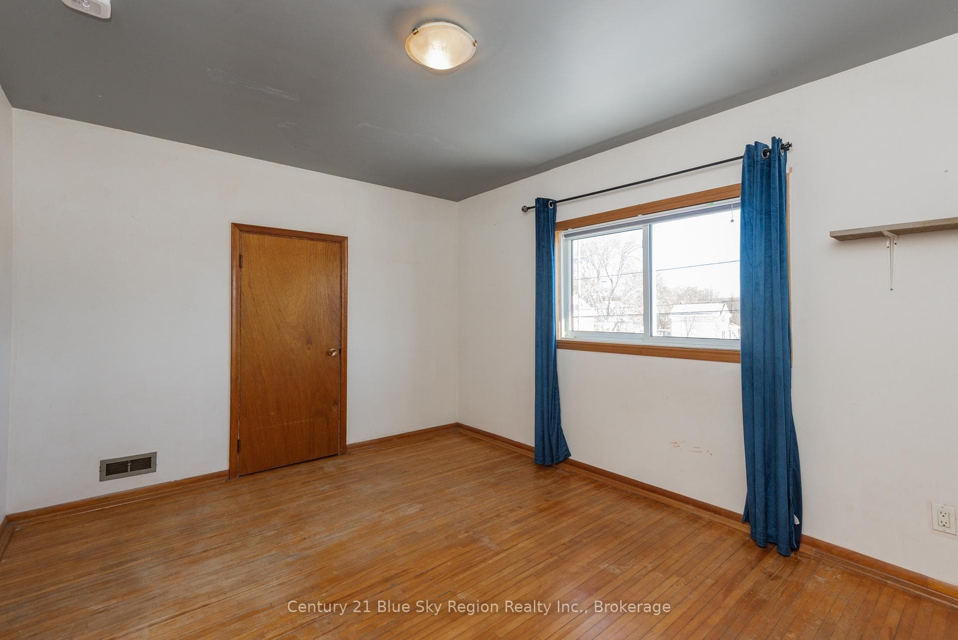 Primary Bedroom w/ 2 closets