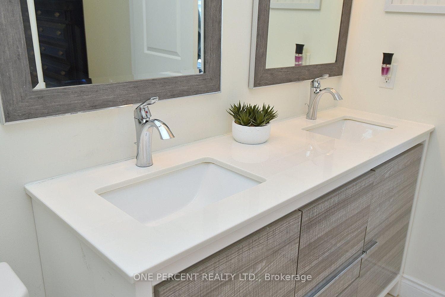 ENSUITE Double Vanity