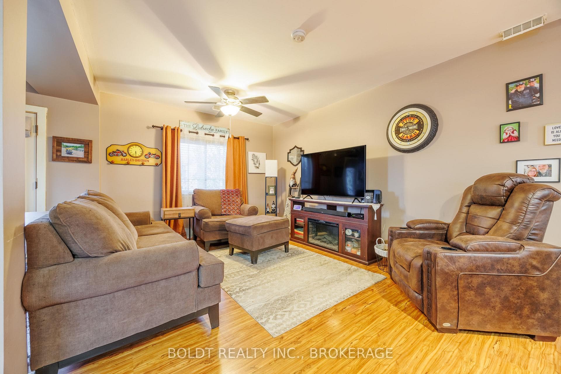 19 Patricia Avenue photo 3