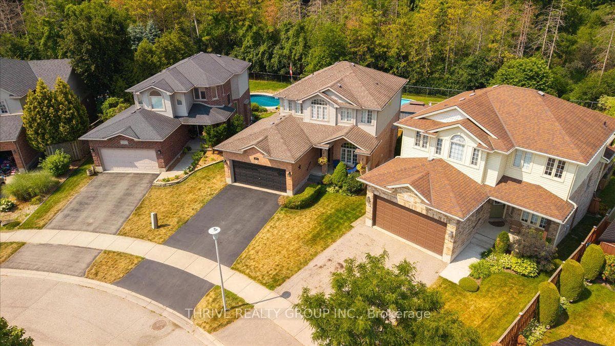 1571 Blackmaple Crescent photo 2