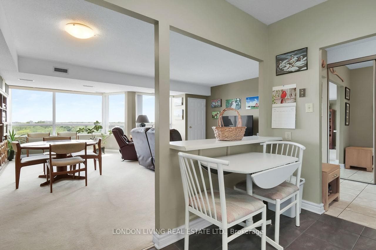 744 Wonderland Road Unit 805 photo 10
